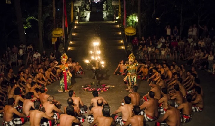 Uluwatu Temple and Kecak Uluwatu Day Tour | King Julian Bali Tour – Bali Private Tour & Activities
