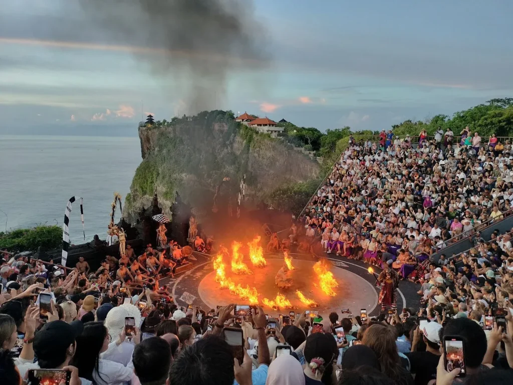 Uluwatu Temple and Kecak Uluwatu Day Tour | King Julian Bali Tour – Bali Private Tour & Activities